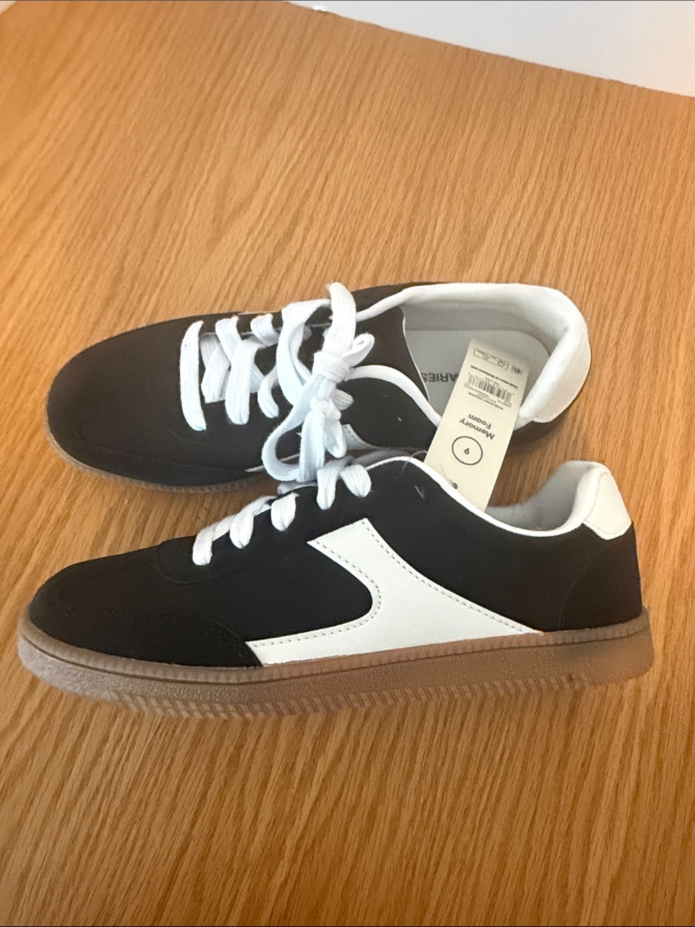 No Boundaries Black and White Low-Top Sneakers